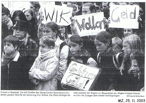 /denyskon/gcg-website/raw/commit/bf9ccba7162d38d474292dc9473e25d524e6e706/static/media/schulchronik/2003/proteste/schuelerstreik-bild.png